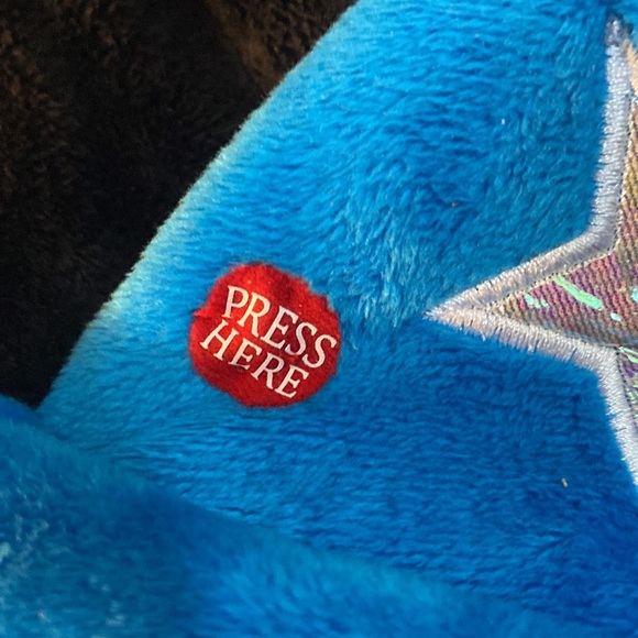 Magical Mickey Pillow Pet, Authentic Original Disney Parks - Picture 5 of 6